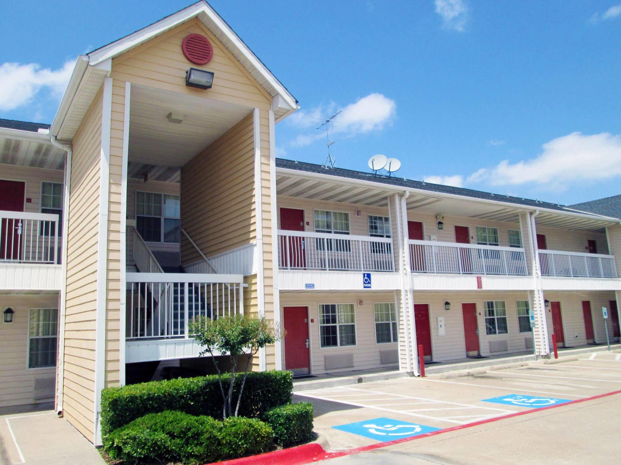 Hometowne Studios By Red Roof Dallas - North Addison - Tollway Kültér fotó
